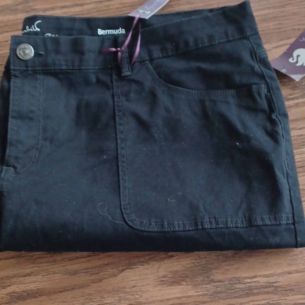 Gloria Vanderbilt Rachel Slimming Bermuda Shorts NWT, 20W, black - Picture 3 of 12